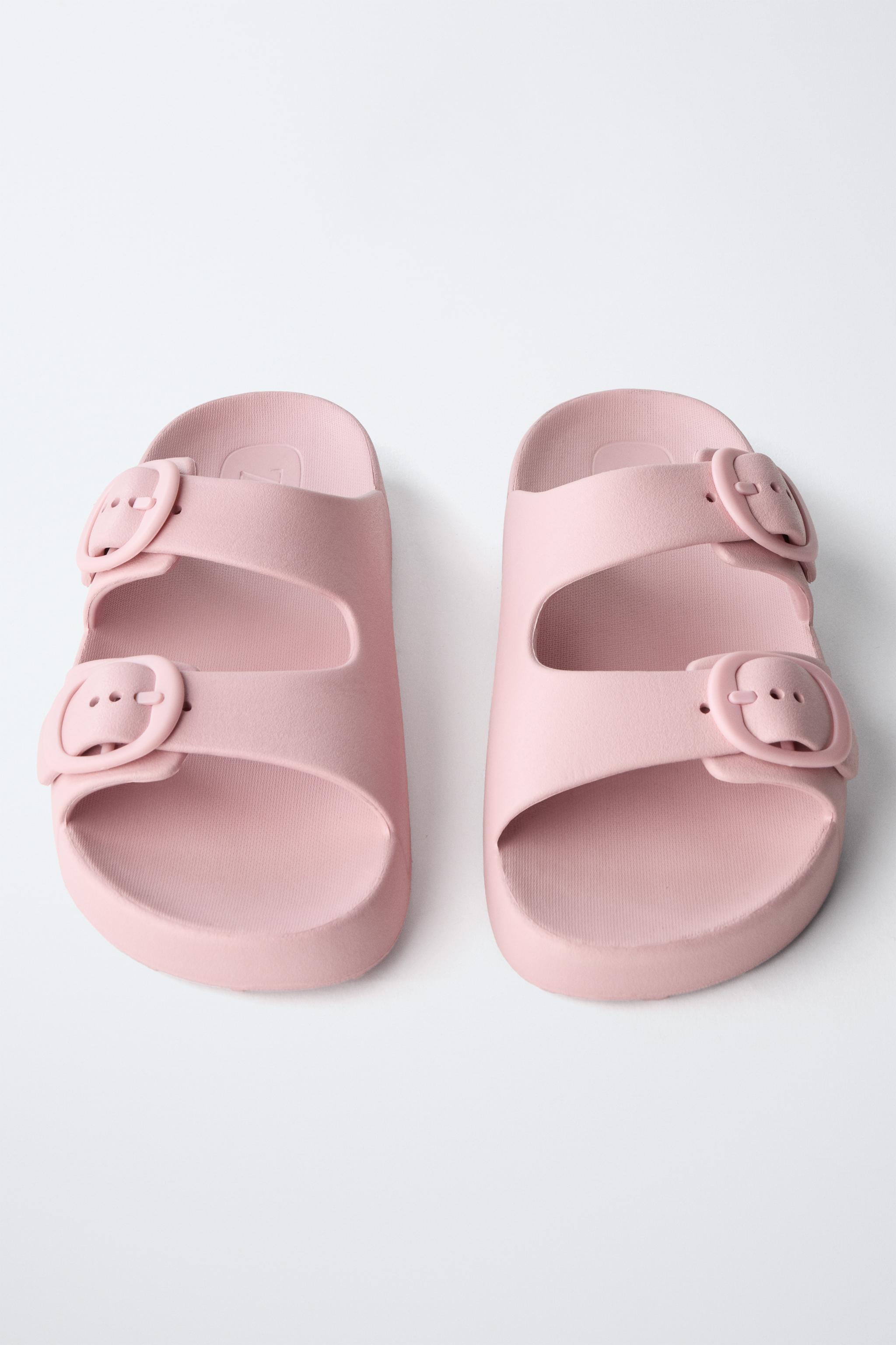 RUBBERIZED BUCKLED SANDALS